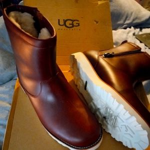 Ugg boots size 10 MENS HENDREN